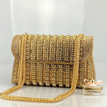 Elegante pochette da sera con dettagli in strass