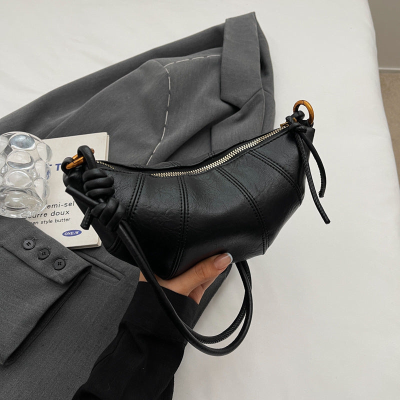 Damen-Crossbodytasche in Hornform